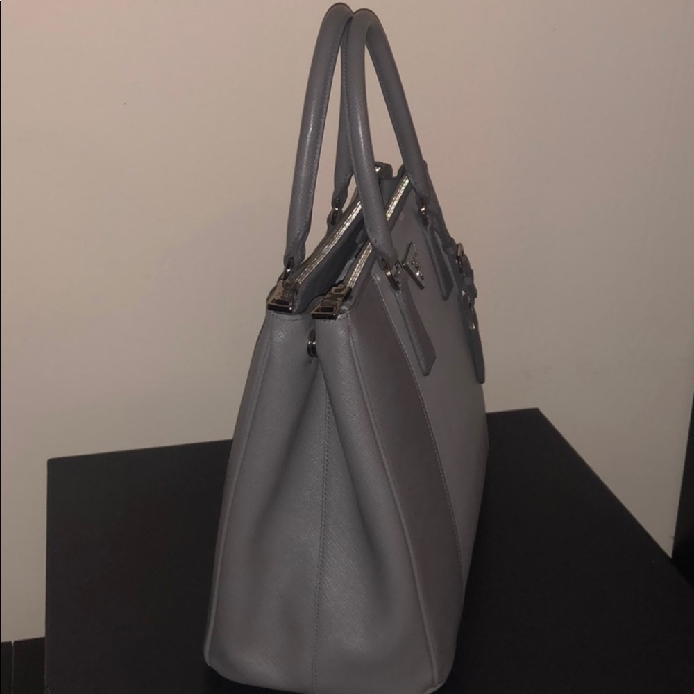 Rare Prada bicolor Saffiano Tote bag - Picture 6 of 8